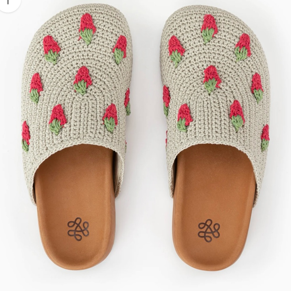 The Sak Strawberry Embroidered Women's Slip-On Shoes in Size 9 - Picture 4 of 16
